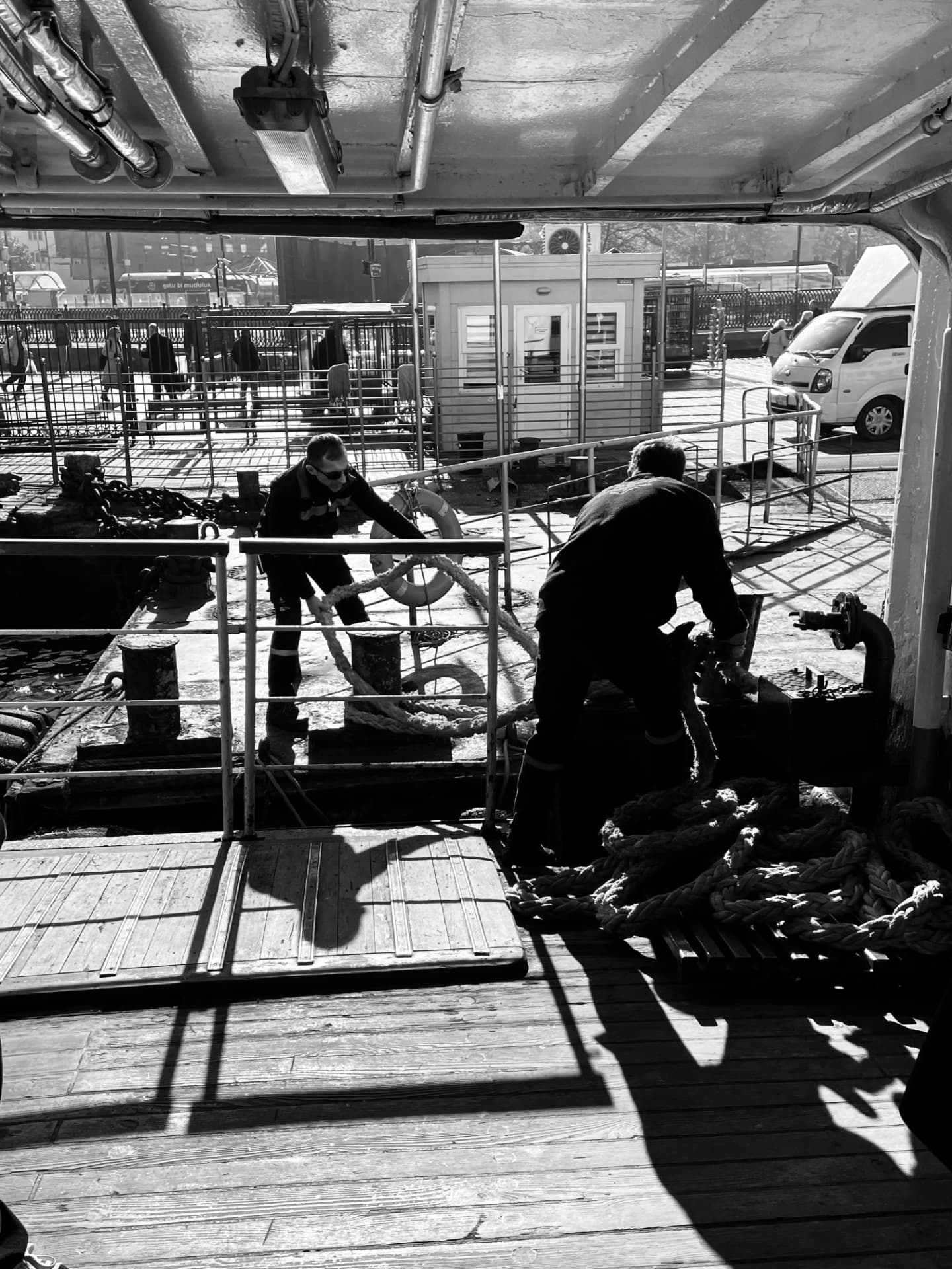 Black and white dock workers handling ropes